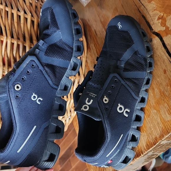 On Running Athletic Navy Blue‎ on cloud main image 11